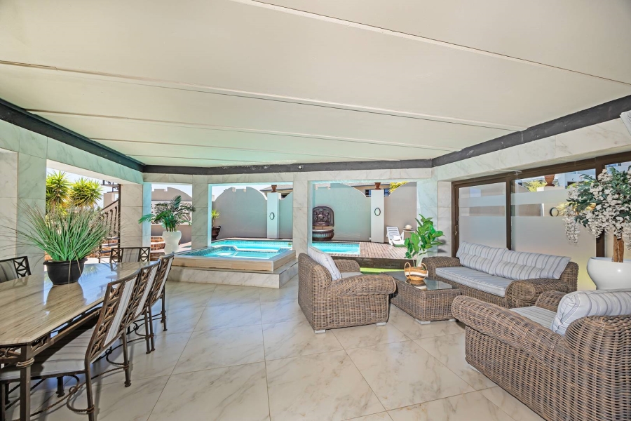 8 Bedroom Property for Sale in Baronetcy Estate Western Cape